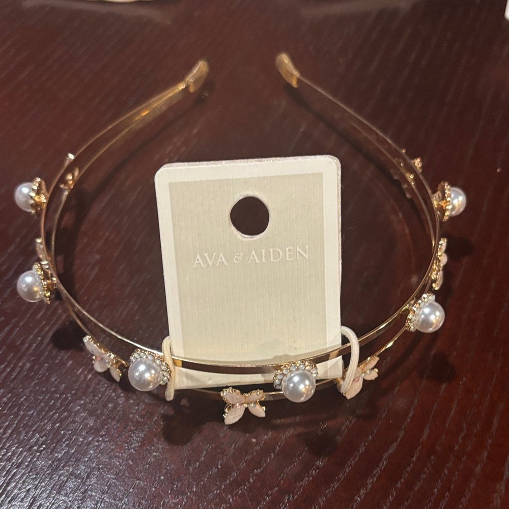 Ava & Aiden Elegant Gold and Pearl Hairband